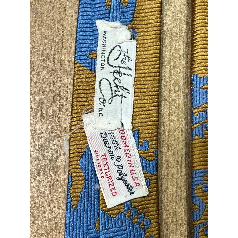 N/A vintage necktie